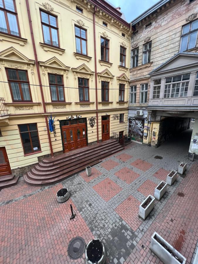 Апартаменти В Самому Центрі Львова В Проїзді Крива Липа Ngoại thất bức ảnh